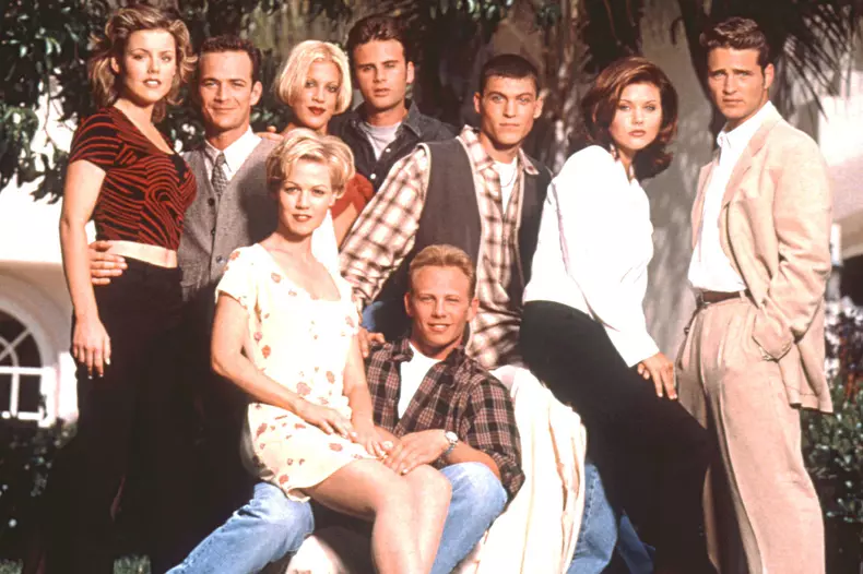 Luke Perry, Jason Priestley, Jennie Garth, Tori Spelling, Brian Austin Green, Kathleen Robertson, Tiffani Thiessen, Ian Ziering, and Jamie Walters