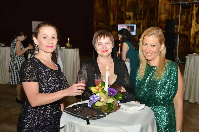 cristina_stanciulescu__ringier__si_karina_staron__emporio_armani__1.jpg