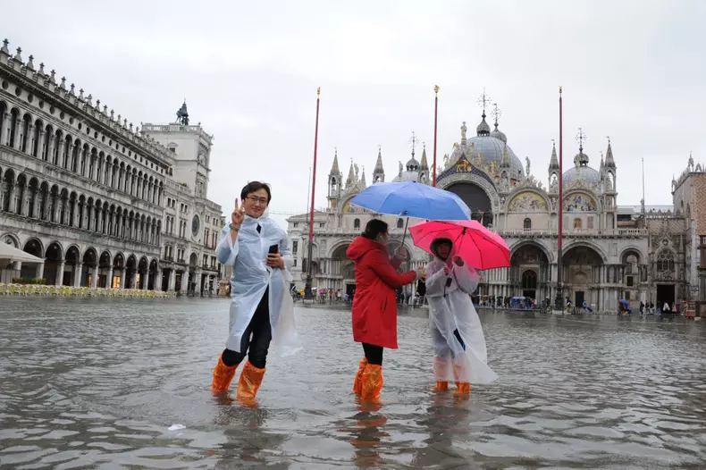 Veneţia, inundată din cauza unei maree puternice 4
