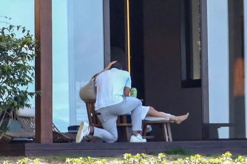 *PREMIUM-EXCLUSIVE* Jennifer Lopez and Alex Rodriguez knock down split rumors with steamy PDA session. **WEB EMBARGO UNTIL 2:30 PM EDT on March 18, 2021**