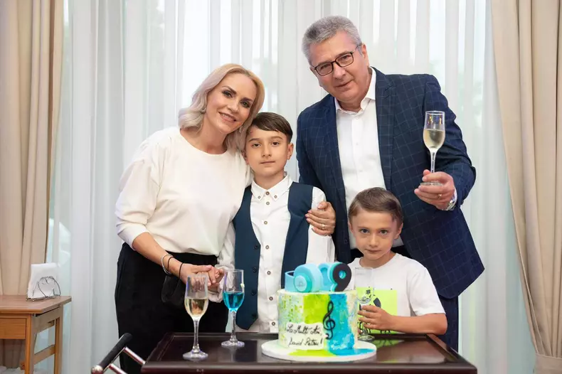 Gabriela Firea, Florentin Pandele și fiii lor, David și Zian