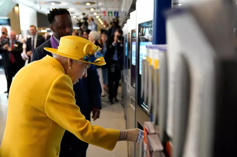 Queen Elizabeth II marks the completion of Crossrail, Paddington Station, London, UK - 17 May 2022
