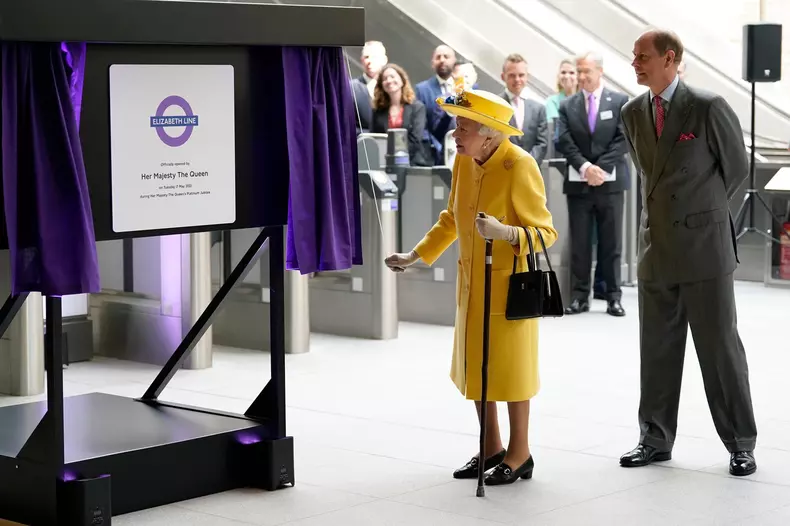 Queen Elizabeth II marks the completion of Crossrail, Paddington Station, London, UK - 17 May 2022
