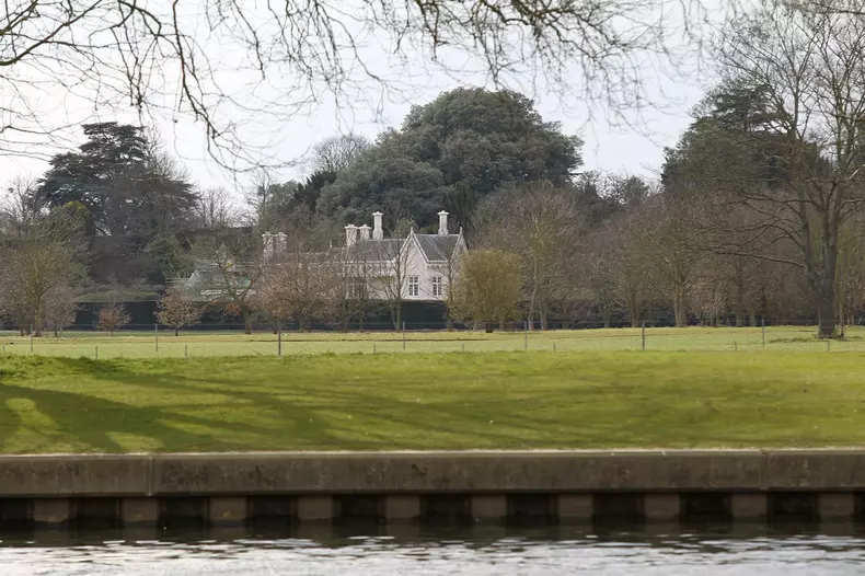 Adelaide Cottage Rumored to be Wedding Gift from the Queen