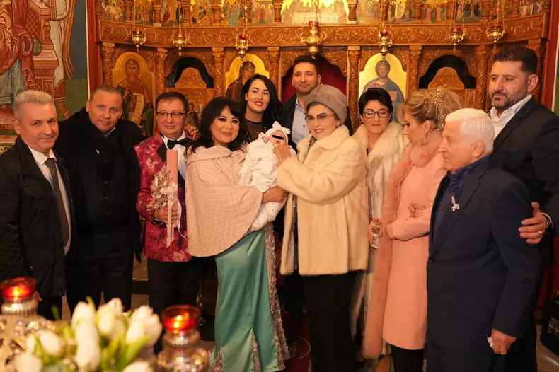 imagini de la botezul nepoatei Irinei Loghin1