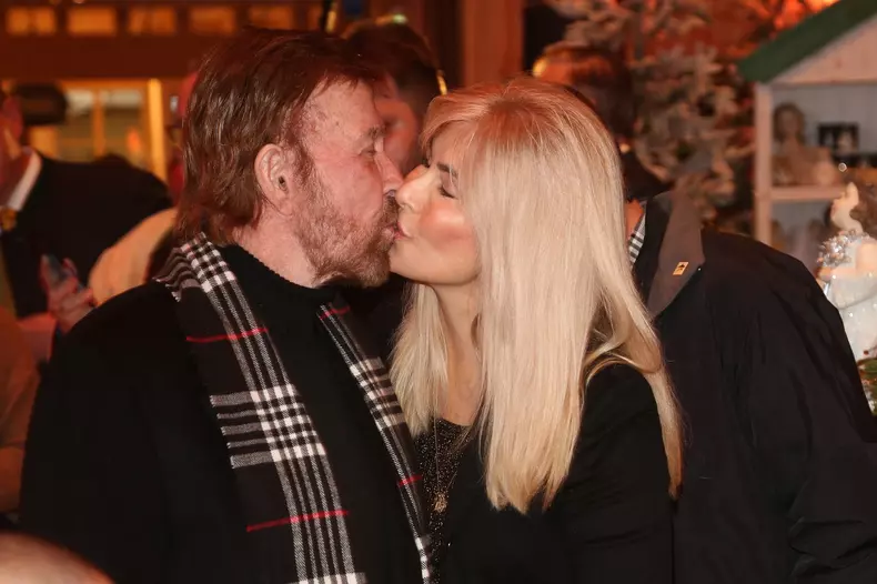 Chuck Norris și soția
