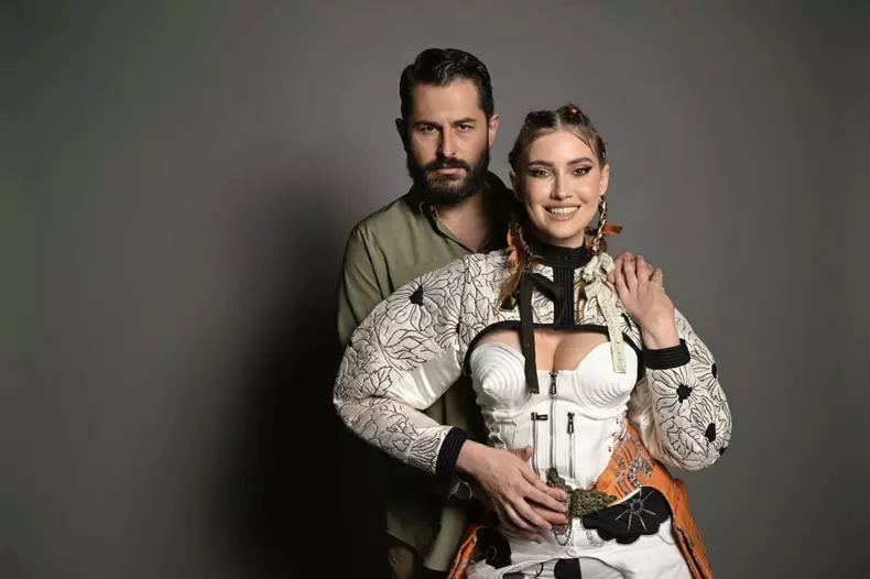 Iulia Albu și Mike