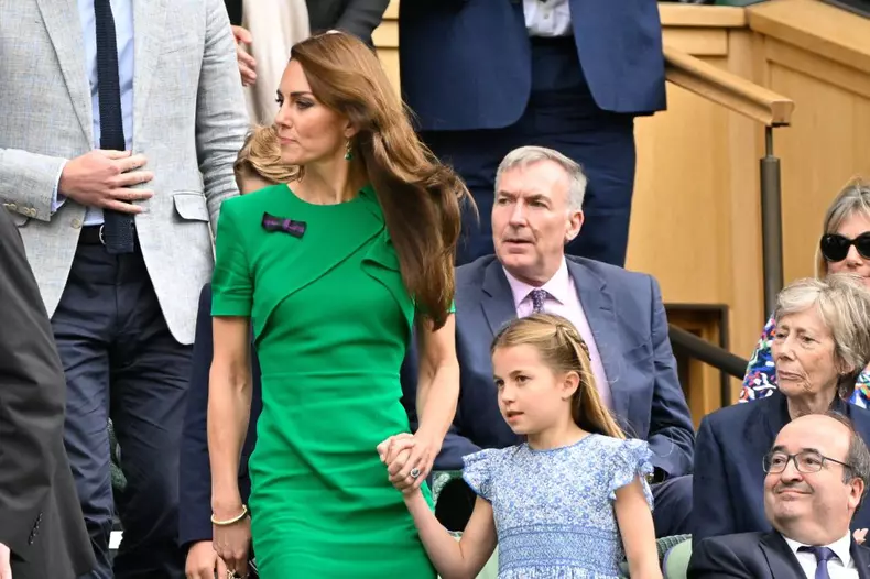Kate MIddleton cu Prințesa Charlotte