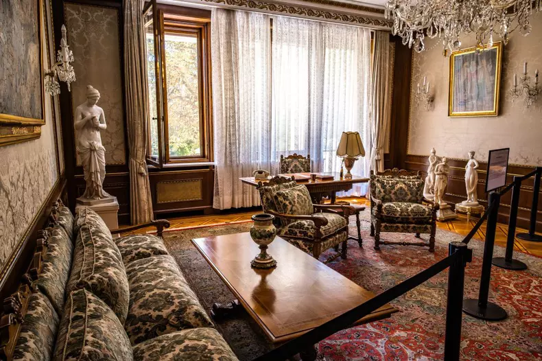 Bucharest,,Romania,-,September,13,2022:,The,Ceausescu,Palace,Spring