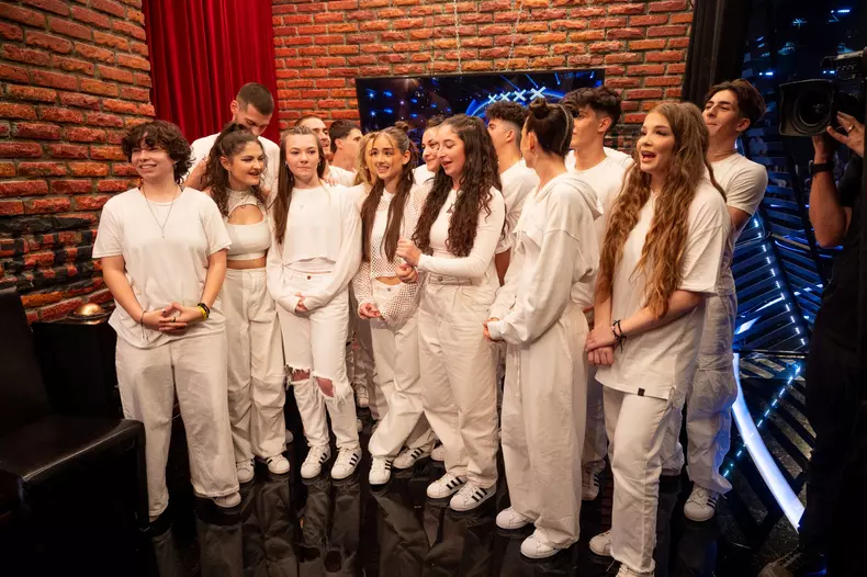 Povesti-de-viata-azi-8-martie-pe-scena-Romanii-au-talent-Challenge-Family-1