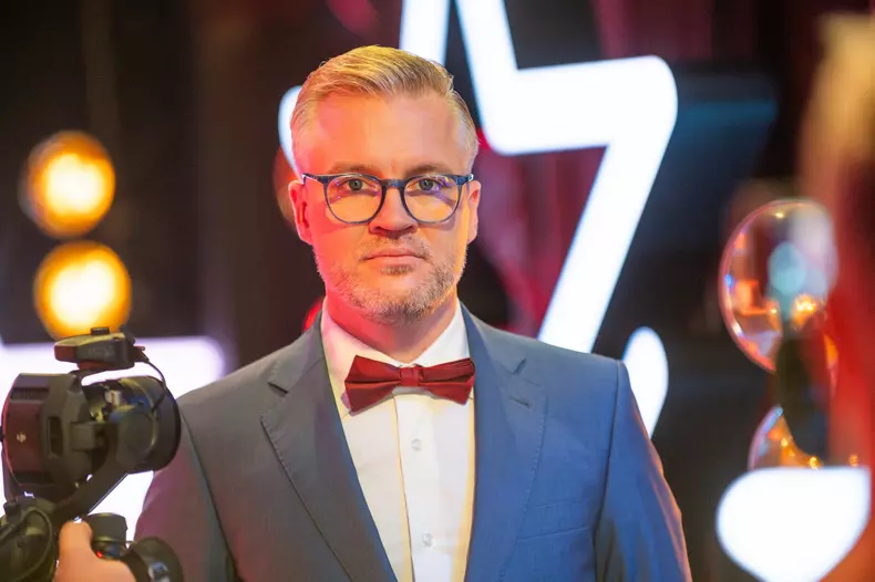 Povesti-de-viata-azi-8-martie-pe-scena-Romanii-au-talent-Sergiu-Nichitovschi-2
