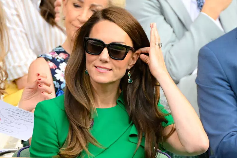 Le prince William et Catherine (Kate) Middleton avec leurs enfants George et Charlotte dans les tribunes du tournoi de Wimbledon 2023 à Londres