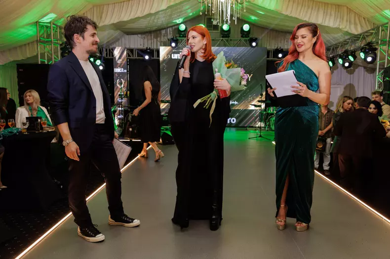 Lidia Buble a câștigat trofeul Natural Beauty la Premiile Unica.ro 2024