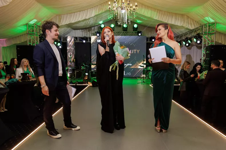 Lidia Buble a câștigat trofeul Natural Beauty la Premiile Unica.ro 2024