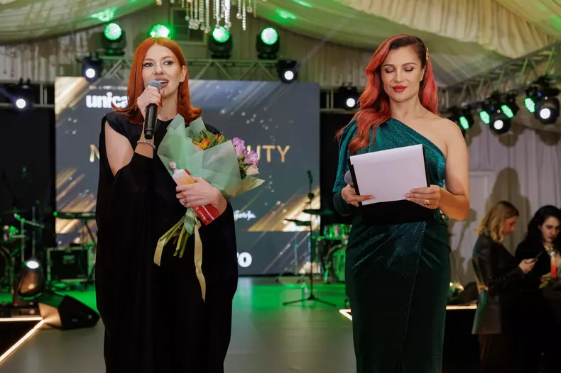 Lidia Buble a câștigat trofeul Natural Beauty la Premiile Unica.ro 2024