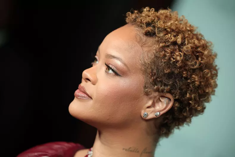 Rihanna păr natural Los Angeles 10 iunie 2024