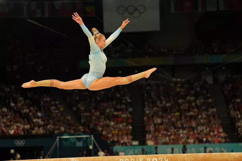 Paris, France. 05th Aug, 2024. Paris, France. August 05 2024: Sabrina Maneca-Voinea (Romania) competes during Balance Beam final on Day 10 of the Olympic Games at Bercy Arena, Paris, France. Ulrik Pedersen/CSM. Credit: Cal Sport Media/Alamy Live News Cred