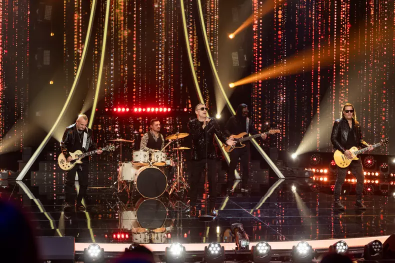 Direcția 5 vs Voltaj la Revelionul cel neBUN de la Antena 1 (3)