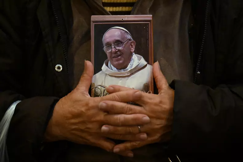 papa francisc sicriu