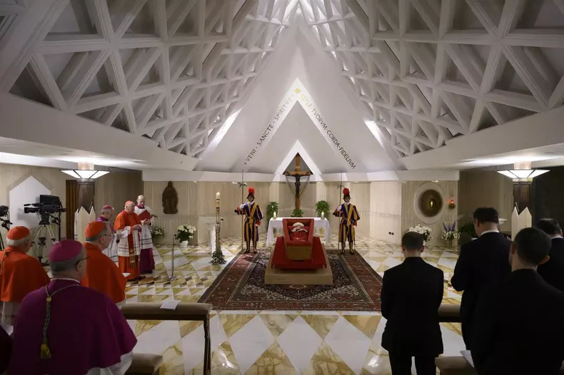 Cardinal Kevin Farrell Leads Solemn Rite Confirming Pope Francis’s Death at Santa Marta Chapel