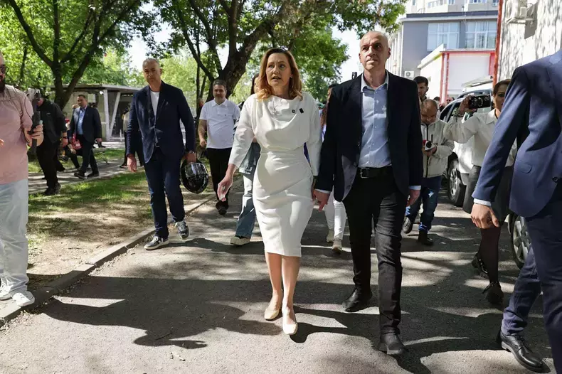 Elena Lasconi la vot primul tur alegeri prezidențiale mai 2025 (4)