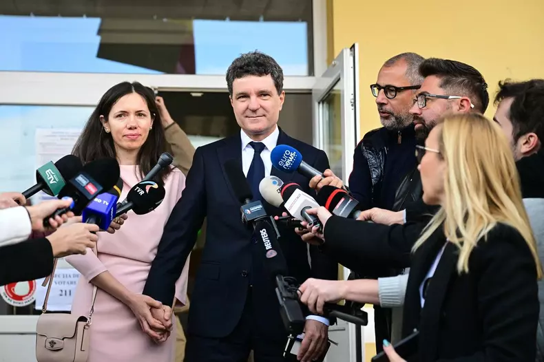 nicusor dan la vot cu mirabela