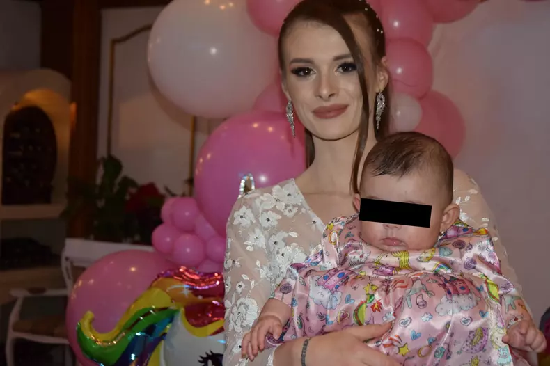 Teodora Marcu și fiica ei, Emma