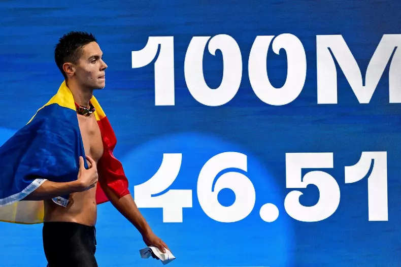 Singapore, Singapore. 31st July, 2025. David Popovici of Romania celebrates after winning the gold medal in the swimming 100m Freestyle Men Final during the 22nd World Aquatics Championships at the WAC Arena in Singapore (Singapore), July 31, 2025. Credit