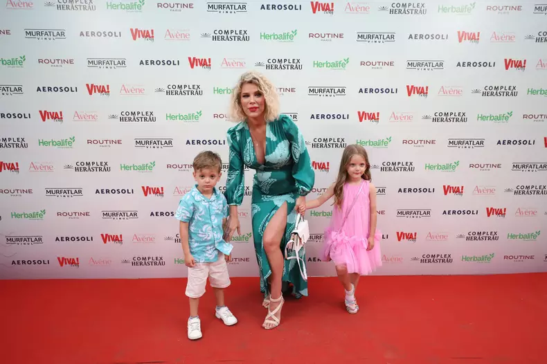 Alina Laufer copii petrecere viva2