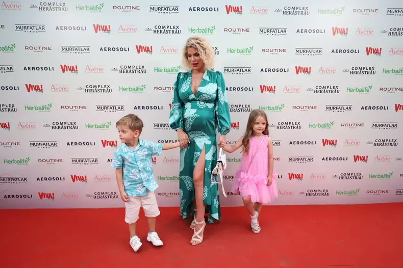 Alina Laufer copii petrecere viva4