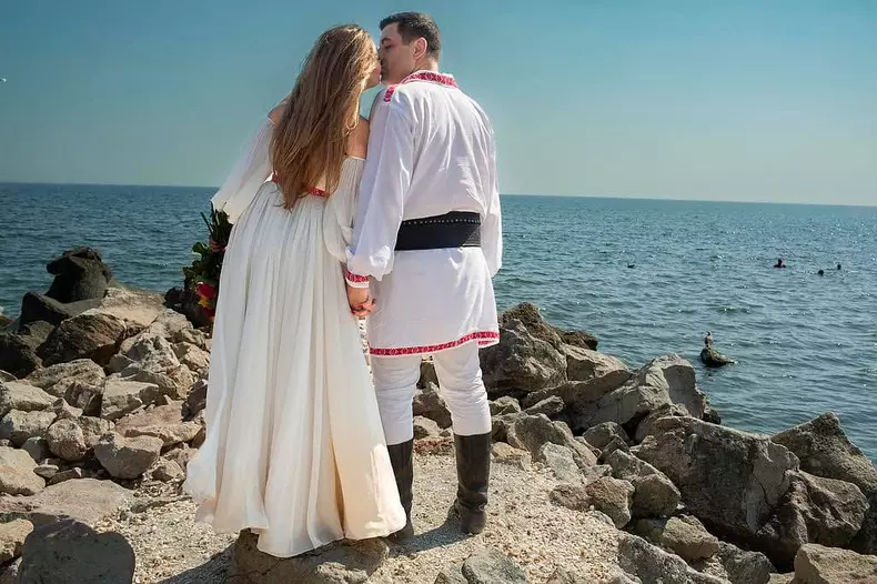 ilinca si george simion haine albe