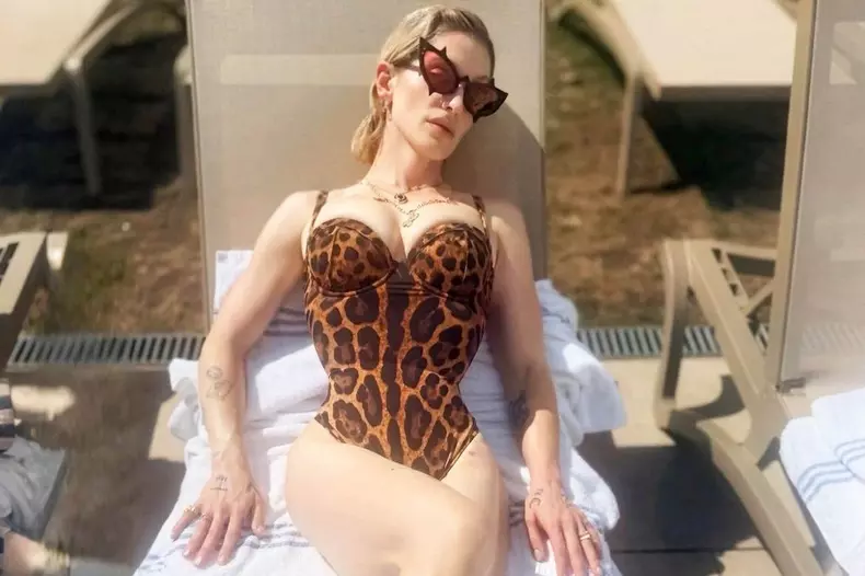 Kelly Osbourne in bikini