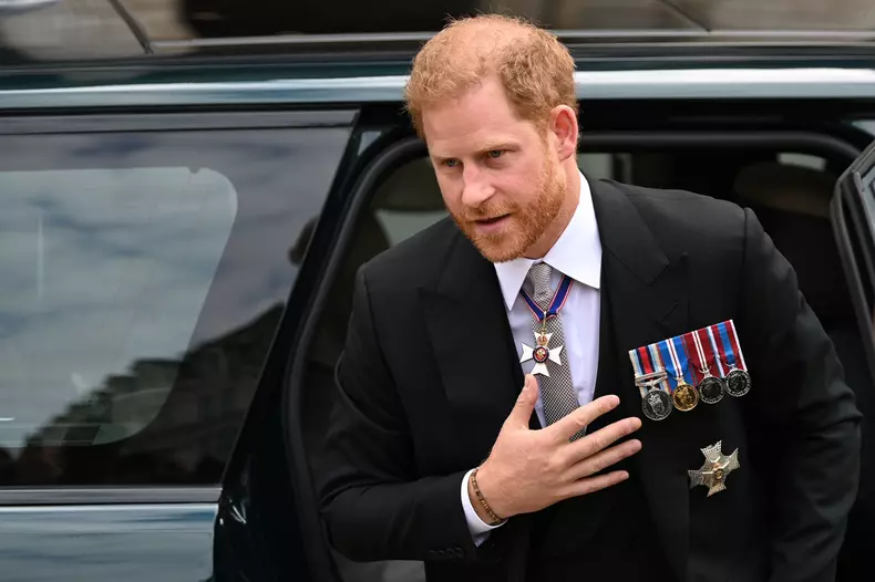 Meghan Markle şi Prinţul Harry se întorc în Marea Britanie