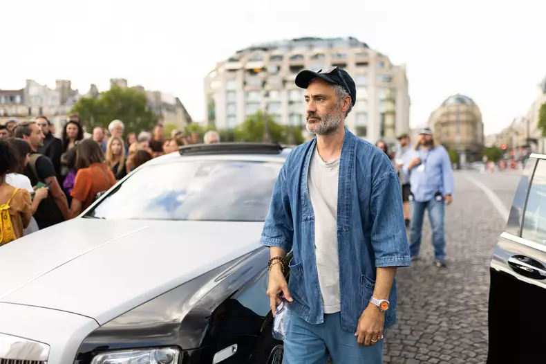 Exclusif - Prix Spécial - No Web - Daniel Craig tourne une publicité pour la vodka Belvedere (distribuée par LVMH), réalisée par Taika Waititi (fiancé de Rita Ora) sur le Pont Neuf puis ŕ l'hôtel Cheval Blanc ŕ Paris