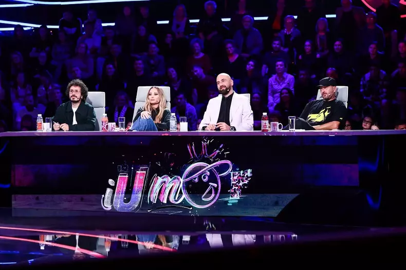 delia-vio-costel-cheloo-juratii-iumor-dima-cubreacov-s-a-calificat-direct-in-finala-sezonului13-iumor_2022