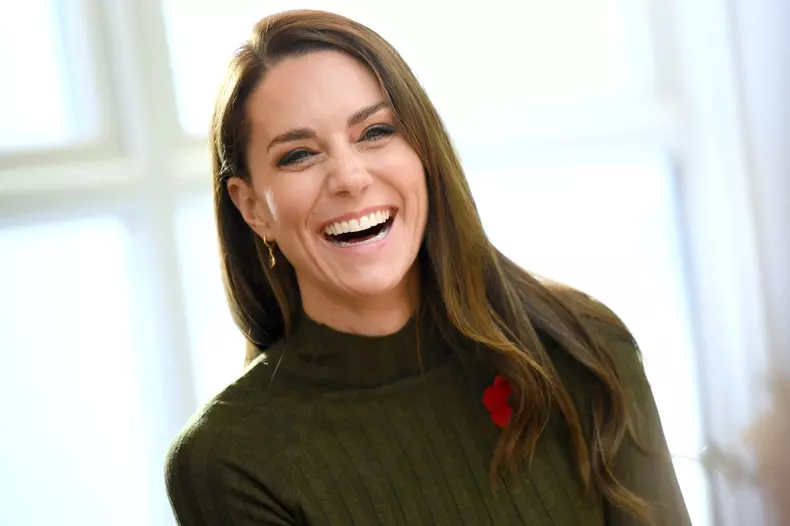 Kate Middleton, imagine înduioşătoare de Ziua Mamei, alături de cei 3 copii