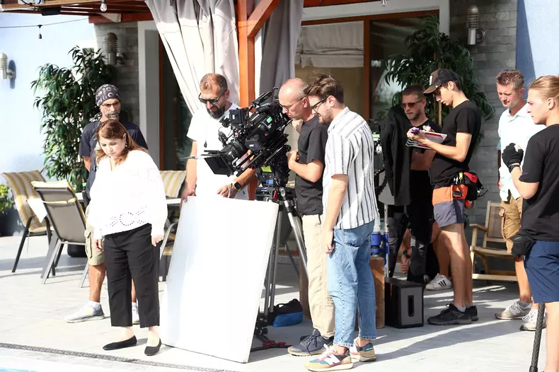 Ce se întâmplă cu serialul „Lasă-mă, îmi place! Camera 609”. Antena 1 a făcut anunțul surprinzător
