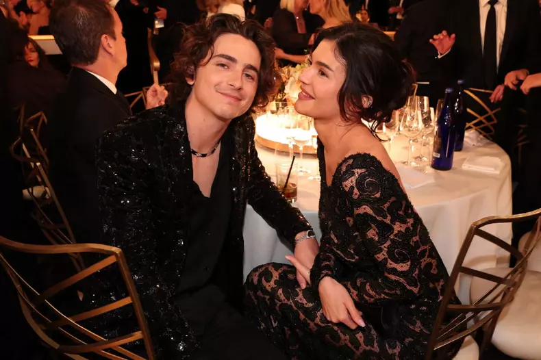 Timothée Chalamet și Kylie Jenner, moment viral la Globurile de Aur 2024