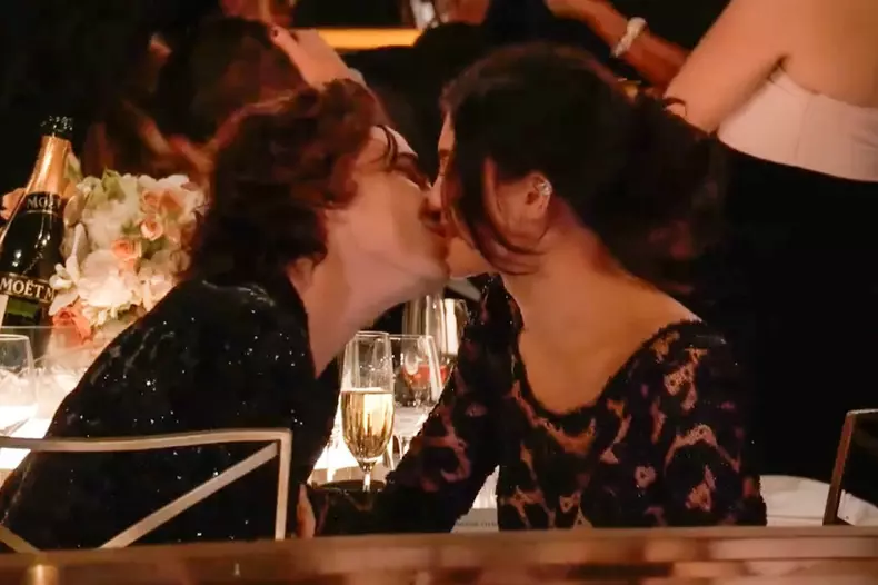 Timothée Chalamet și Kylie Jenner, moment viral la Globurile de Aur 2024