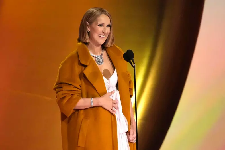 Celine Dion pe scena premiilor Grammy 2024