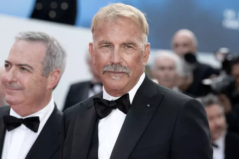 Kevin Costner prezent la „Horizon: An American Saga', proiecție și covorul roșu la Palais Des Festivals din Cannes, Franța, pe 19 mai 2024, în cadrul celei de-a 77-a ediții a Festivalului de Film de la Cannes