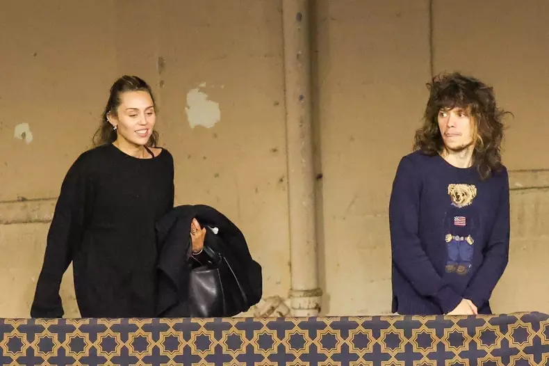 Miley Cyrus, surprinsă cu iubitul ei 