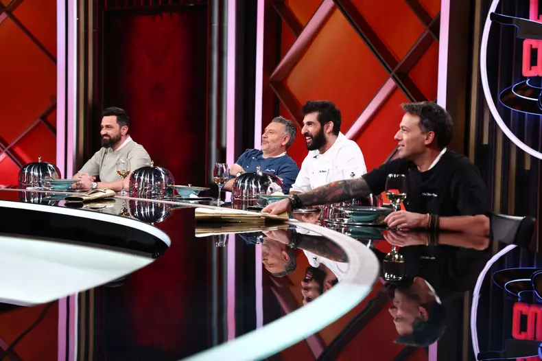 Duelul cutitelor de aur