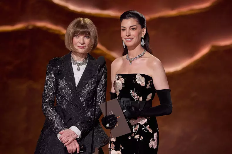 Anna Wintour și Anne Hathaway la Oscar 2026