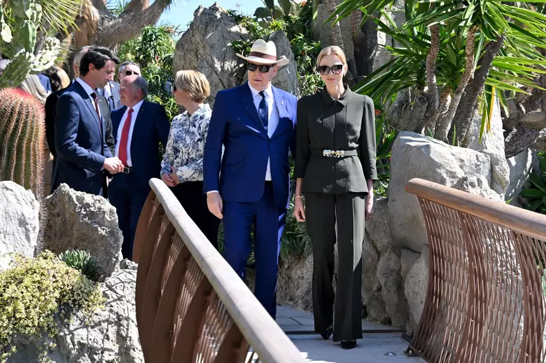 NO TABLOIDS - Prince Albert II, Princess Charlene And Princess Caroline Visit Exotic Garden - Monaco
