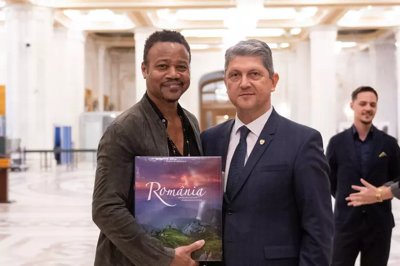 Cuba-Gooding-jr-in-Romania-Senat-2