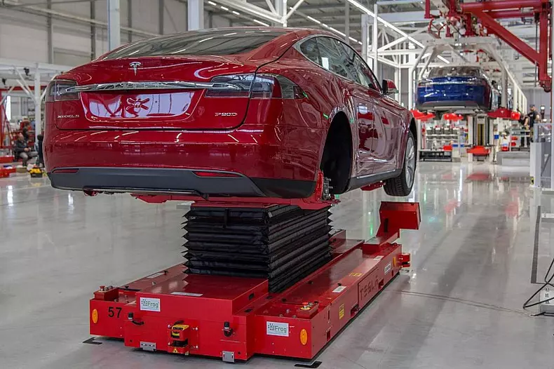 2015-608464tesla-tilburg-plant
