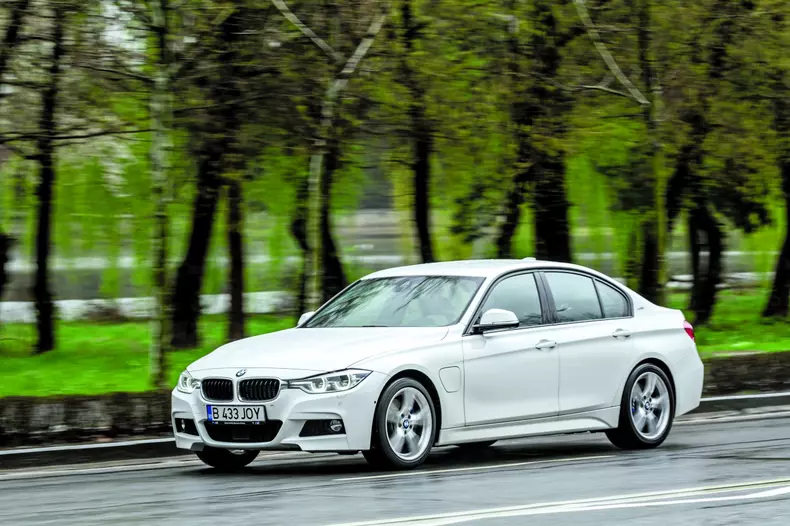 BMW 330e