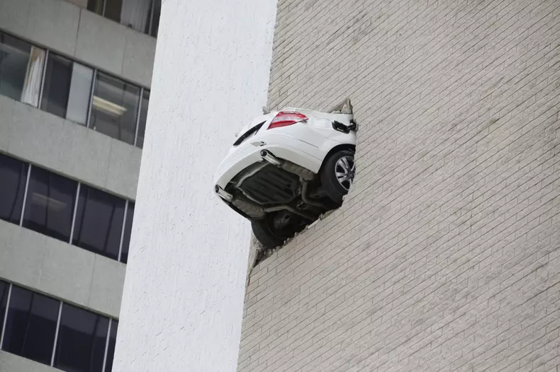 La un pas de dezastru