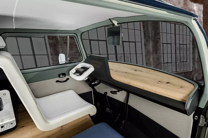 Conti AMBIENC3 _ Vehicle Interior of the Future 2 2 2 2 2